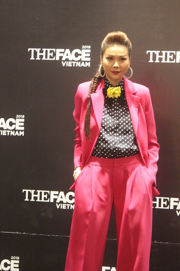 Minh Hằng khoe vòng 1 nghẹt thở, sexy lấn át cả Thanh Hằng và Võ Hoàng Yến